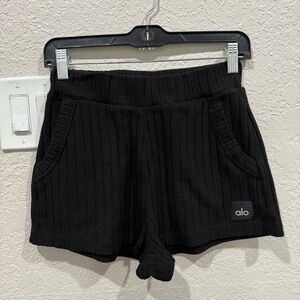 Alo yoga muse shorts